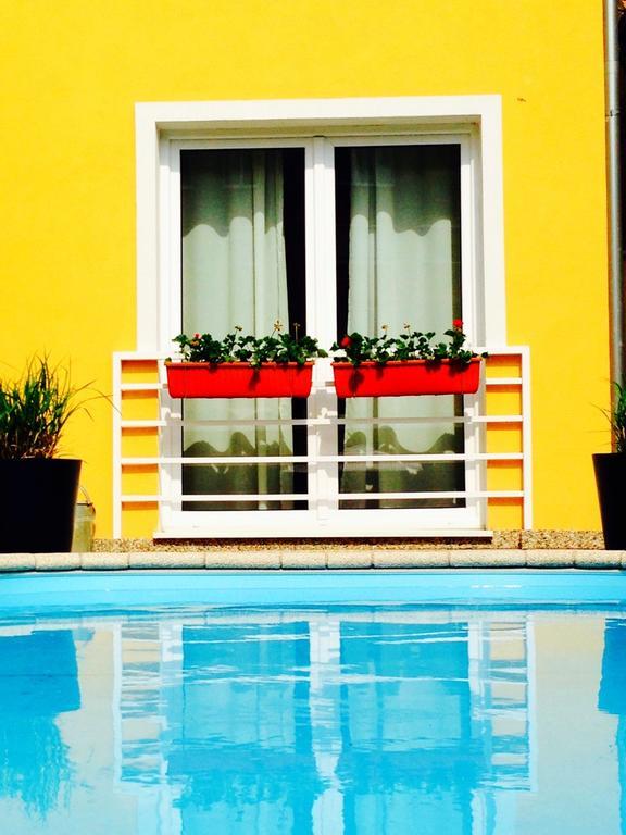 Villa Sipeky Senec Ngoại thất bức ảnh